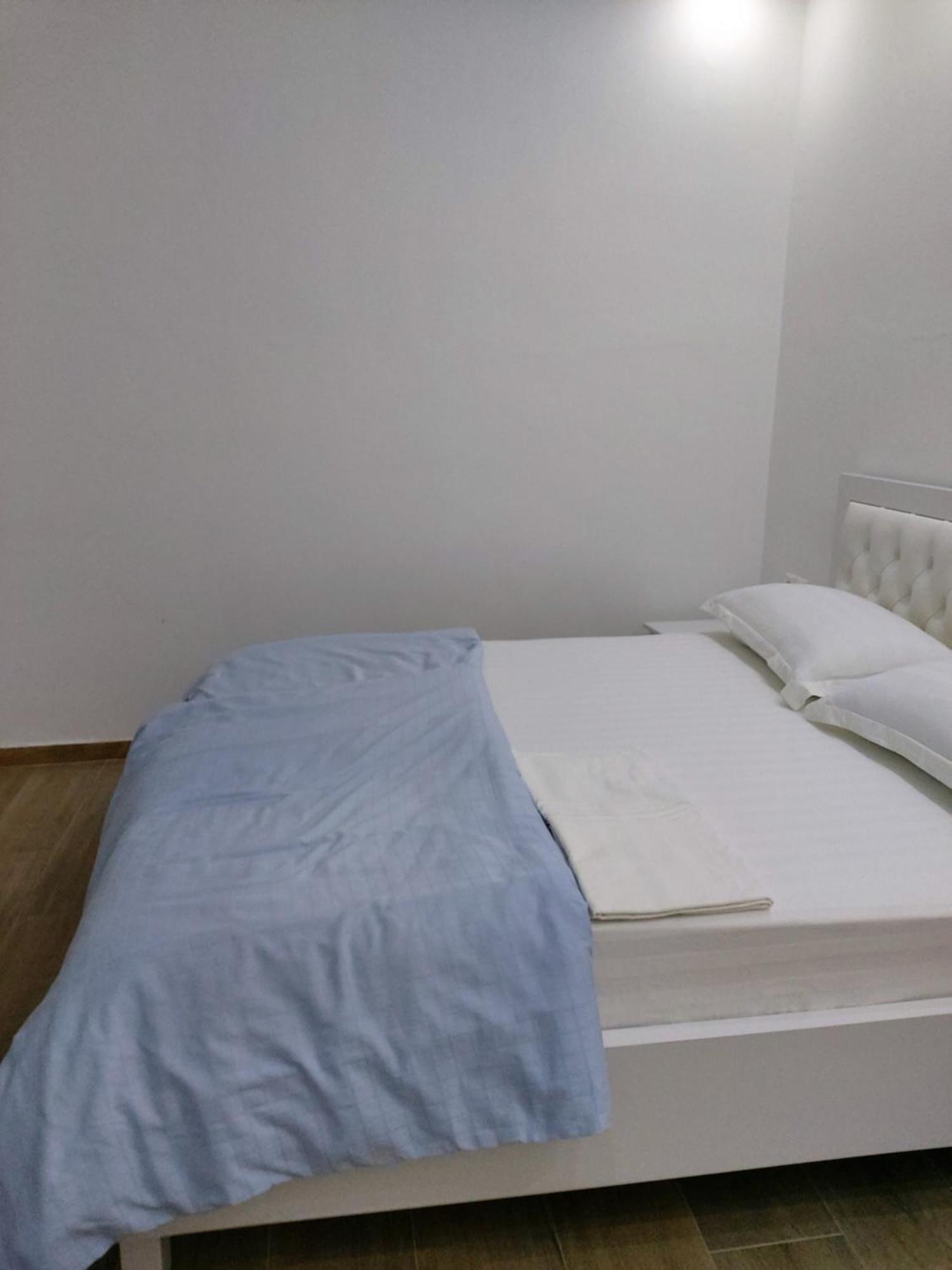 Spacious Apartment Near The Beach Sarandë Esterno foto