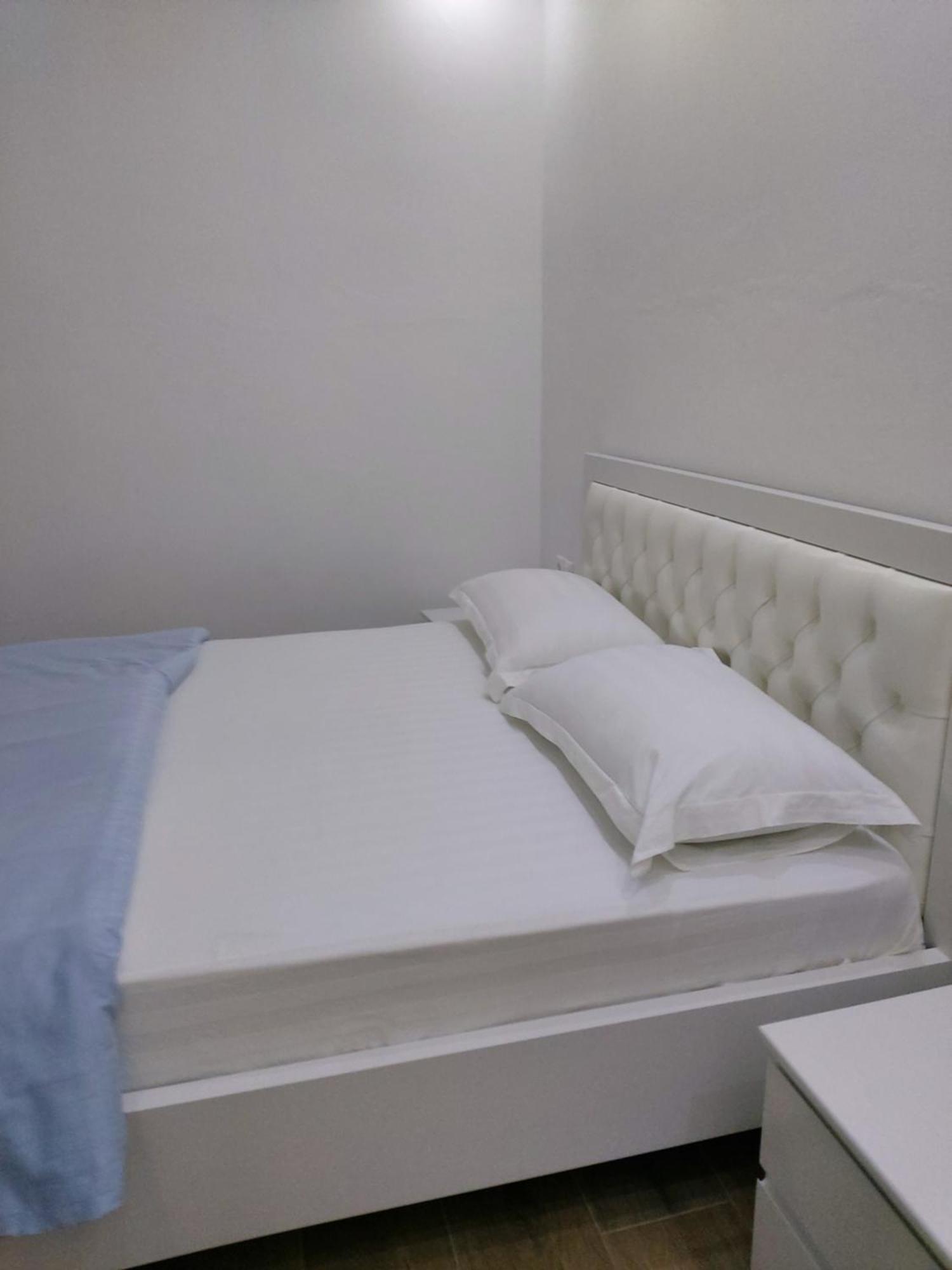 Spacious Apartment Near The Beach Sarandë Esterno foto